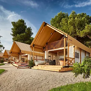 Village de vacances Arena One 99 Glamping, Pomer