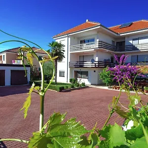 https://apartment-denis.hotelinzadar.com