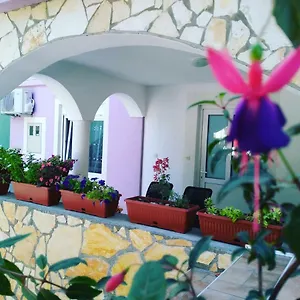 https://apartments-ema-sea.in-istria.net